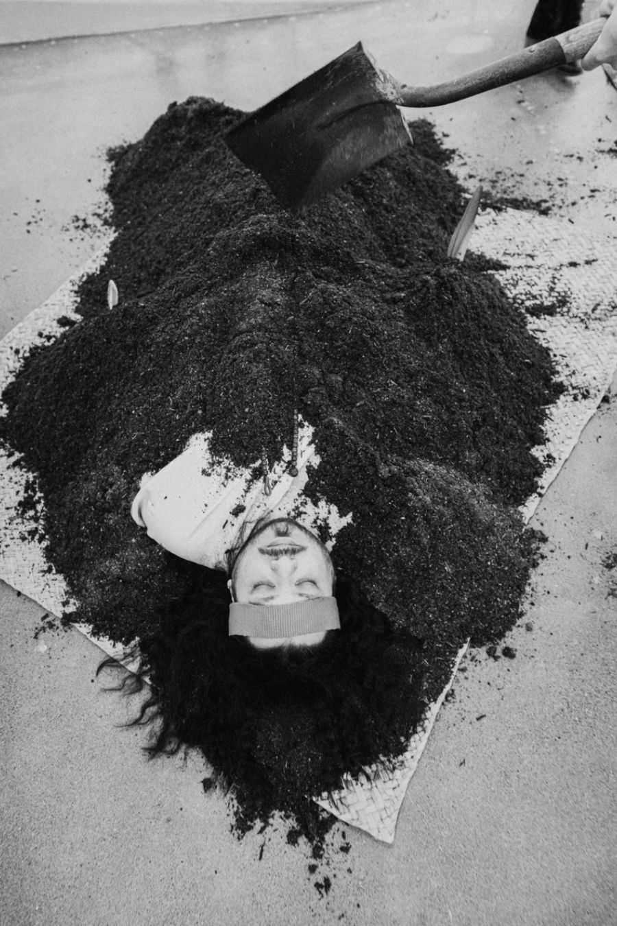 Josue being buried during exhibit